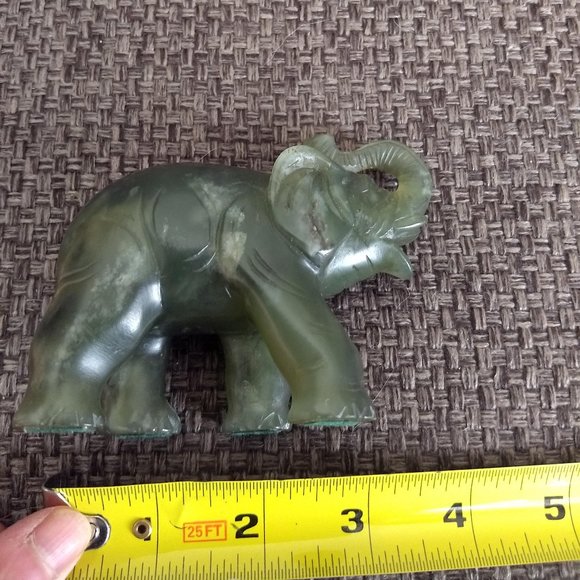 RARE Vintage 70s hand carved elephant figurine in nephrite jade - Picture 7 of 9